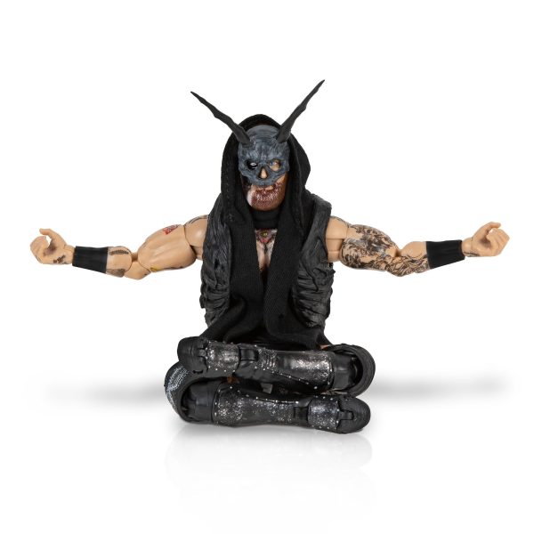 AEW0558-AEW-VaultExclusiveMalakaiBlack-OP-Pose1-lpr