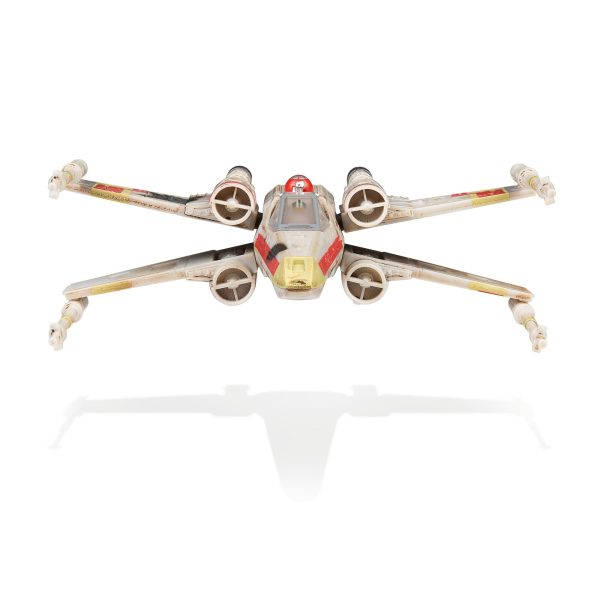 StarWars-WedgeAntilles_sXWing-5_Vehicle_FigureAssortment-SWJ0092-OP-FlyingFront-lpr